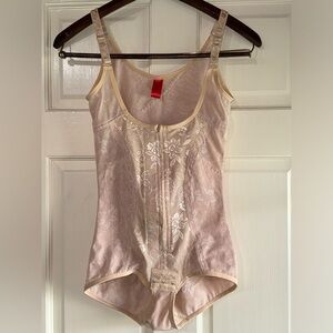 Re Define Shaping Bodysuit Nude Size Medium